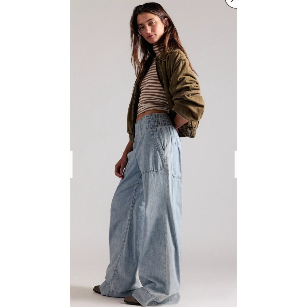 We The Free Jeans Womens Large Blue Light Wash Wide Leg Breezy Denim Pull On - Picture 3 of 12